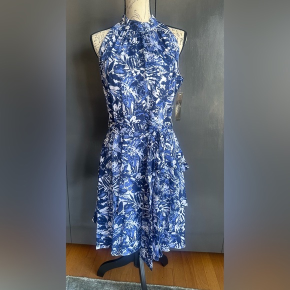 Tahari Dresses & Skirts - NWT Size 8. Tahari Arthur S. Levine Blue Floral Chiffon Halter Cocktail Dress